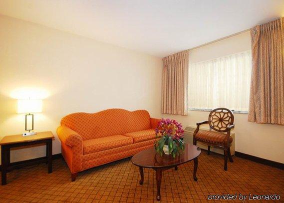 Quality Inn & Suites College Park Oda fotoğraf